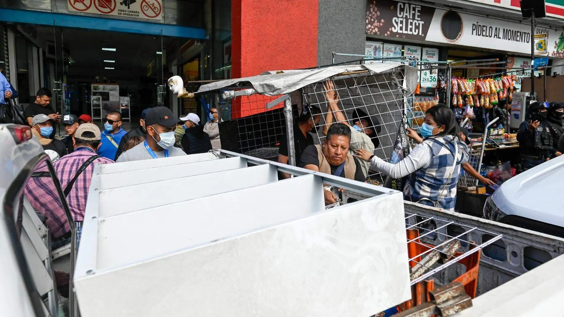 Naucalpan busca limpiar las calles de comercio informal